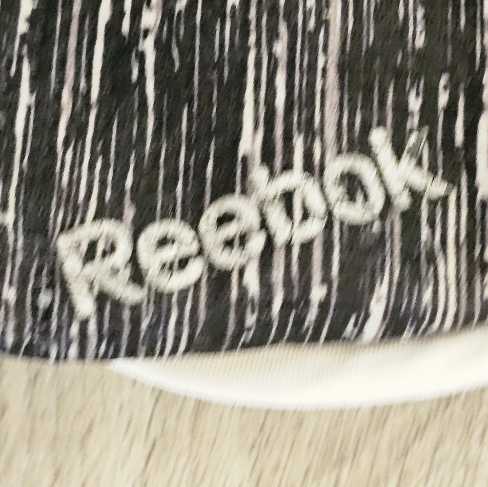 Reebok - Picture 4 of 5